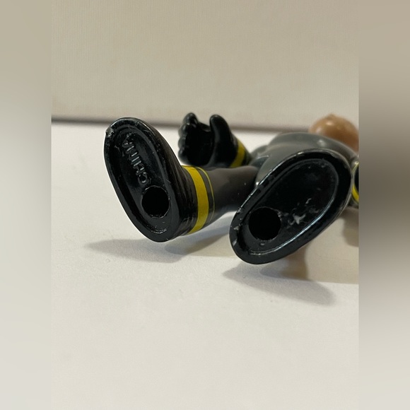 Imaginext Grey & Yellow Firefighter Fireman Loose Action Figure Fisher-Price - Picture 4 of 6